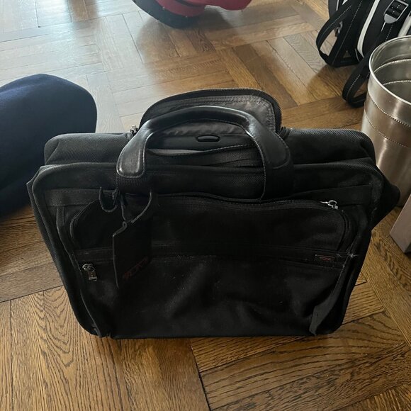 Tumi Briefcase/Laptop Roller - Picture 2 of 3